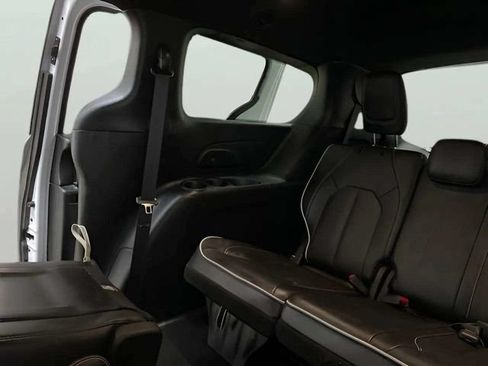 Used 2026 Chrysler Pacifica Limited FWD image 39