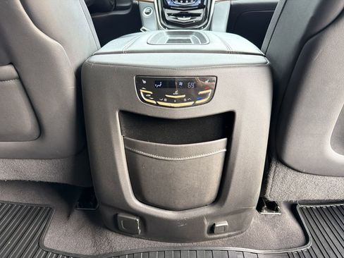 Used 2020 Cadillac Escalade Luxury AWD/4WD image 23