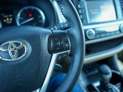 Used 2019 Toyota Highlander Limited image 38