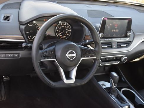 Used 2024 Nissan Altima 2.5 SV image 15