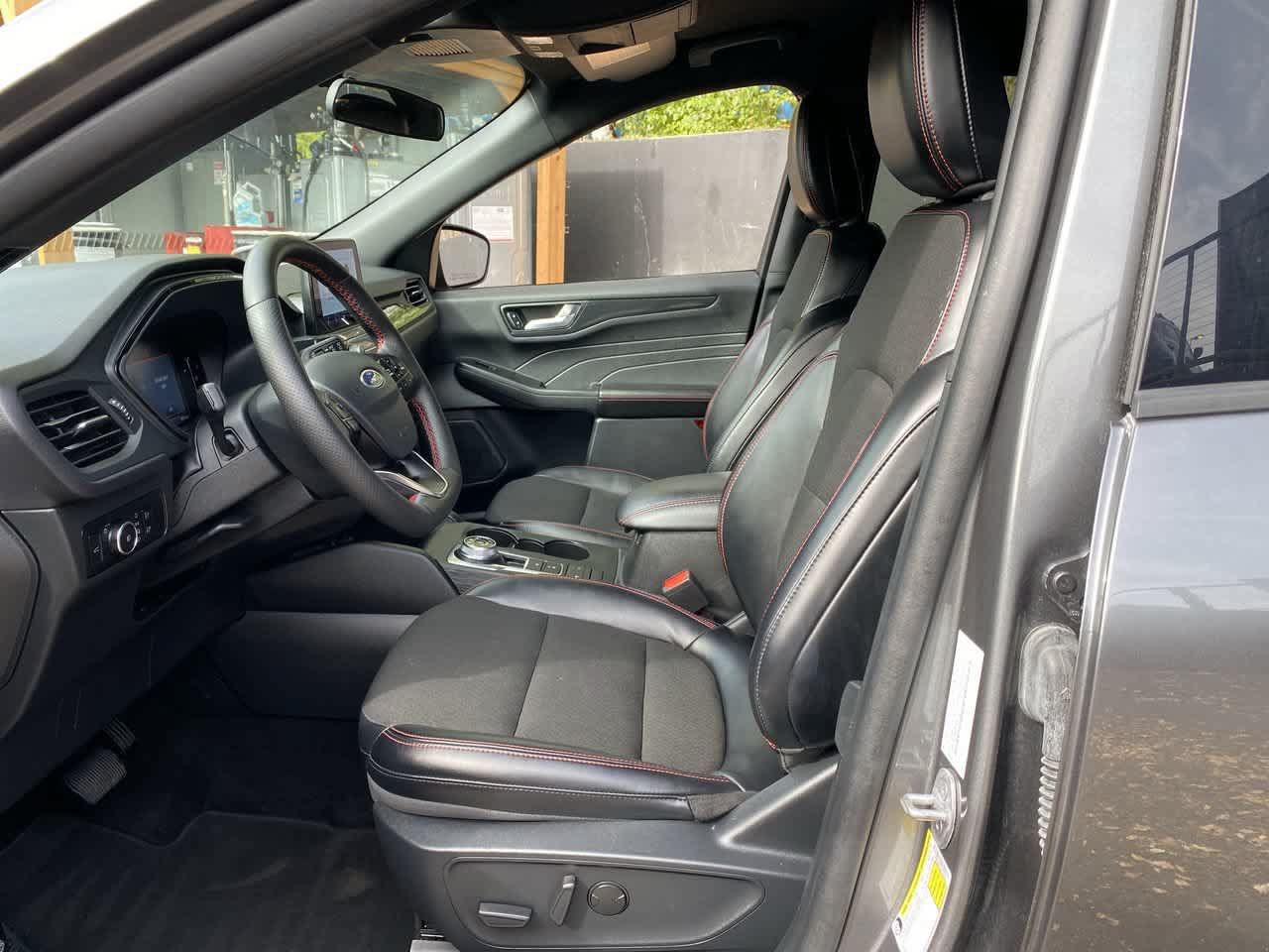 Used 2025 Ford Escape ST-Line Select AWD/4WD image 12