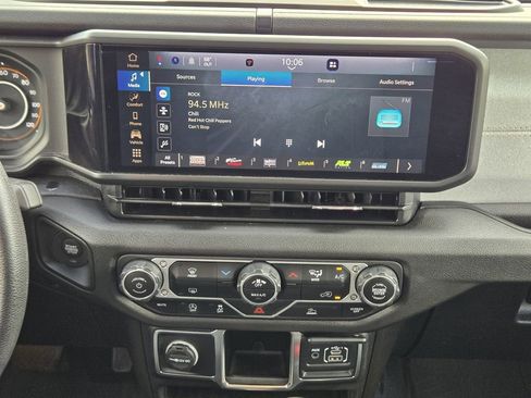 Used 2024 Jeep Gladiator Sport image 23