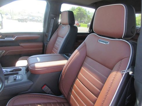 New 2026 GMC Sierra 2500 Denali Ultimate AWD/4WD image 13