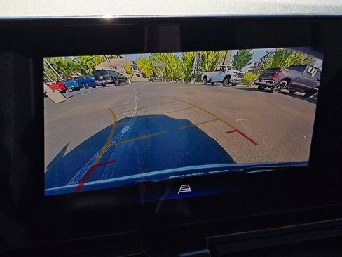 Used 2025 Chevrolet TrailBlazer LT AWD/4WD image 3
