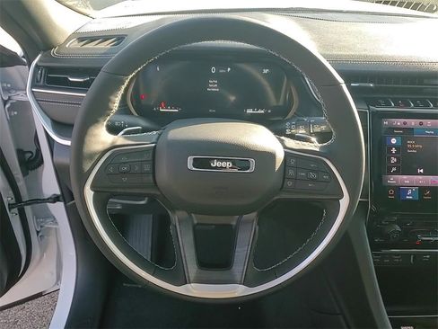 New 2025 Jeep Grand Cherokee Limited image 12