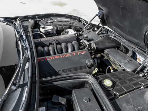 Used 2004 Chevrolet Corvette Coupe w/ Roof Package image 40