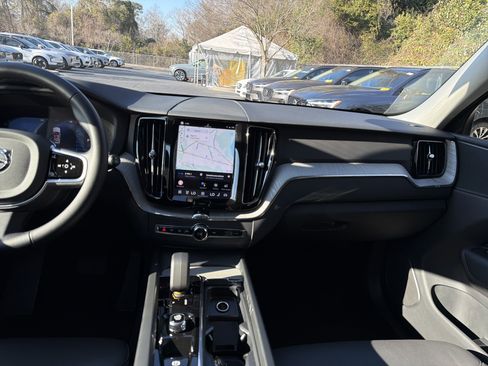 Certified 2025 Volvo XC60 B5 Plus image 31