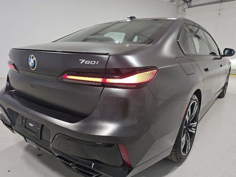 Used 2023 BMW 760i xDrive AWD/4WD image 2