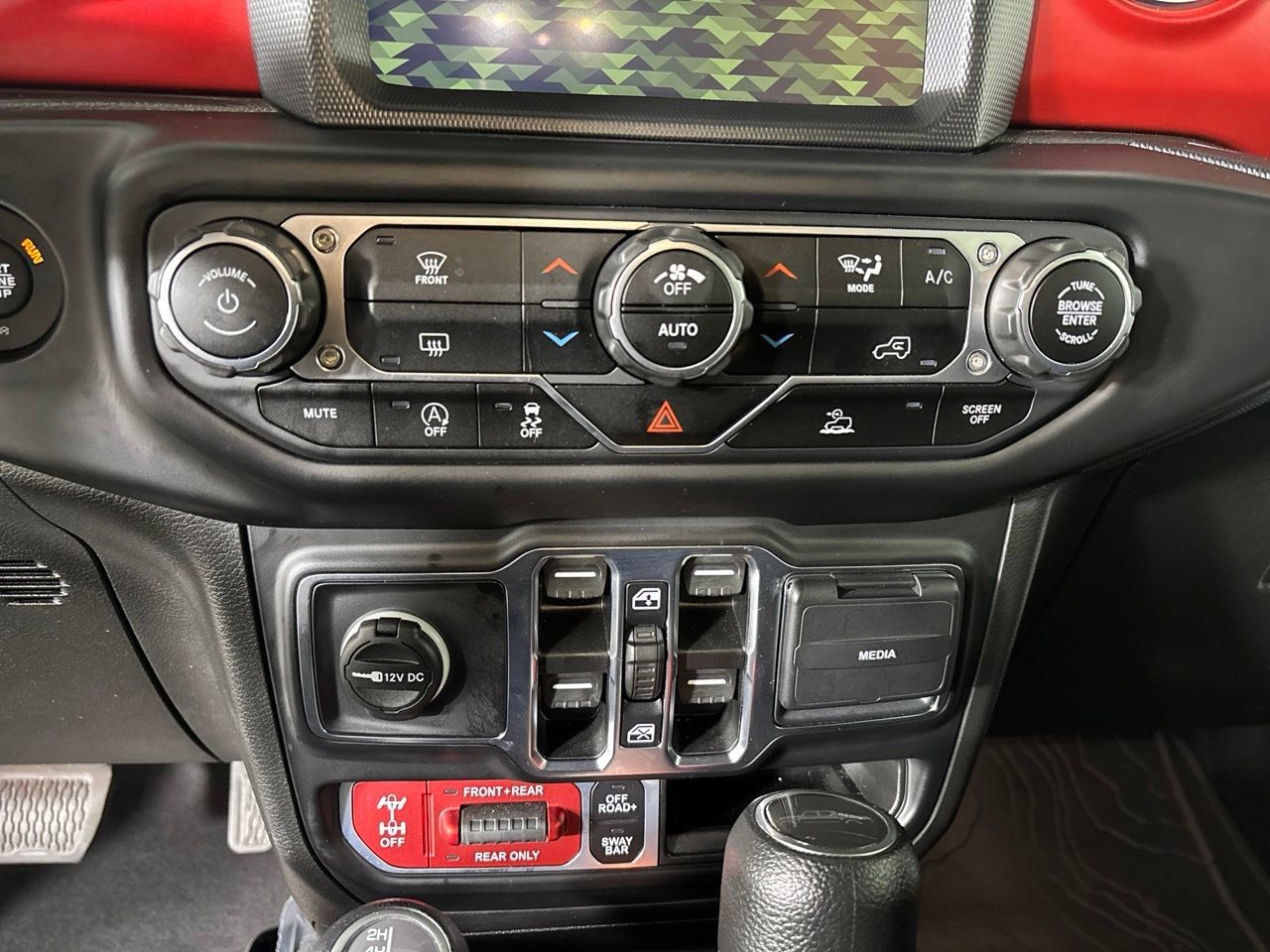 Used 2023 Jeep Gladiator Rubicon w/ Trailer Tow Package AWD/4WD image 19
