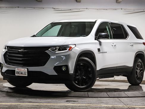 Used 2020 Chevrolet Traverse LS FWD image 1