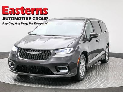 Used 2023 Chrysler Pacifica Touring-L