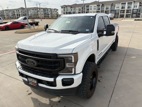 Used 2022 Ford F250 Lariat w/ Black Appearance Package image 12