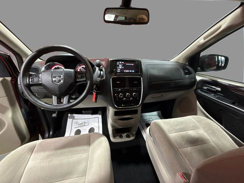 Used 2018 Dodge Grand Caravan SE w/ UConnect Hands-Free Group image 22