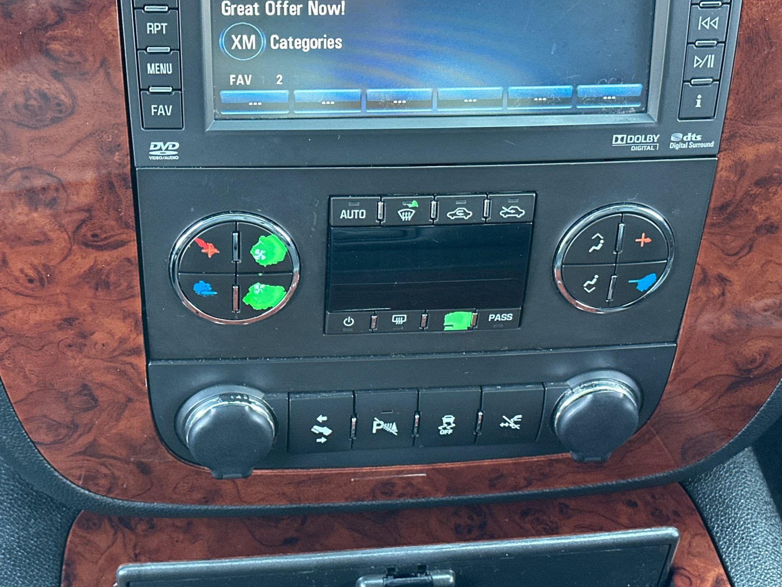 Used 2013 Chevrolet Avalanche LTZ AWD/4WD image 19