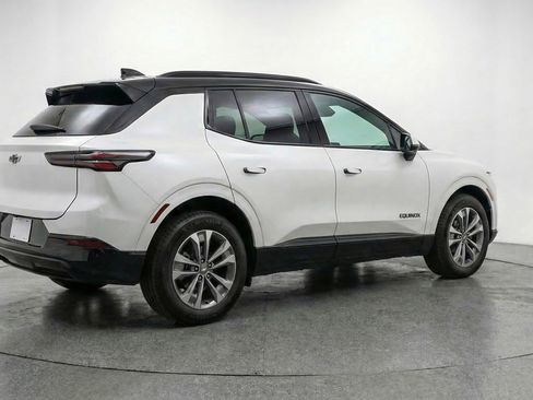 Used 2025 Chevrolet Equinox LT image 9