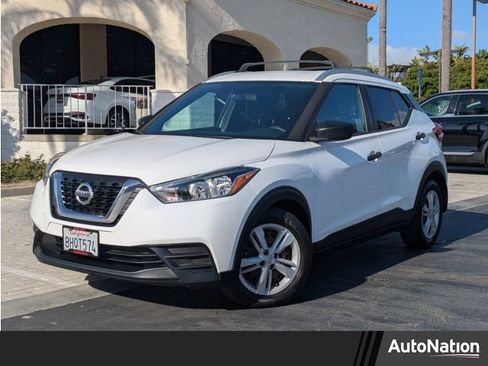 Used 2018 Nissan Kicks S image 1