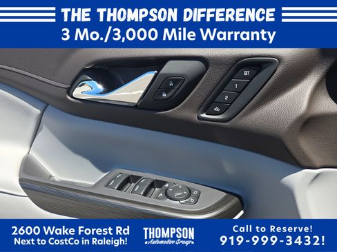 Used 2022 GMC Acadia SLT w/ Technology Package AWD/4WD image 25