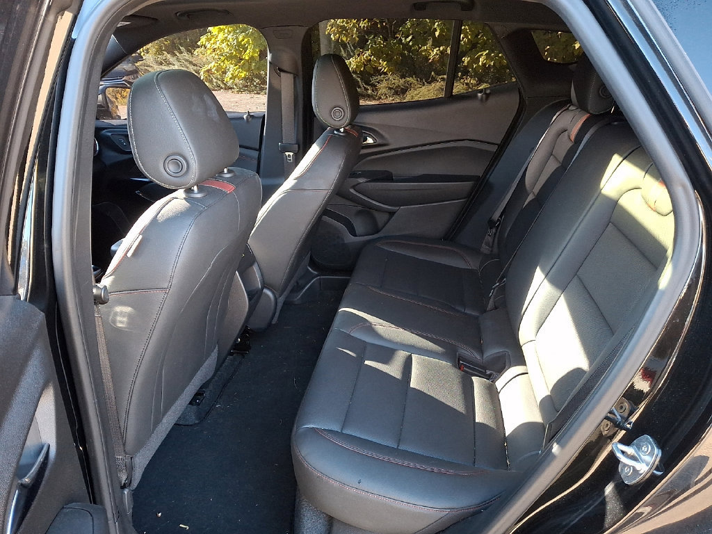 Used 2024 Chevrolet Trax RS w/ Sunroof Package FWD image 16