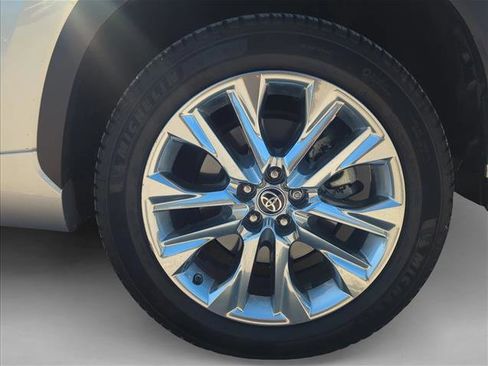 Used 2021 Toyota Highlander Limited FWD image 7