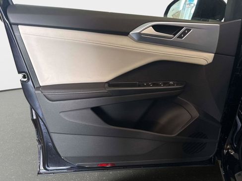 New 2026 Volkswagen Taos SE image 18