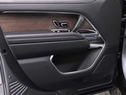 Used 2024 Land Rover Range Rover SE image 9