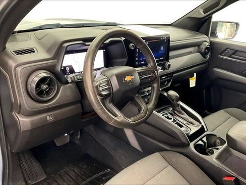 Used 2025 Chevrolet Colorado W/T AWD/4WD image 14