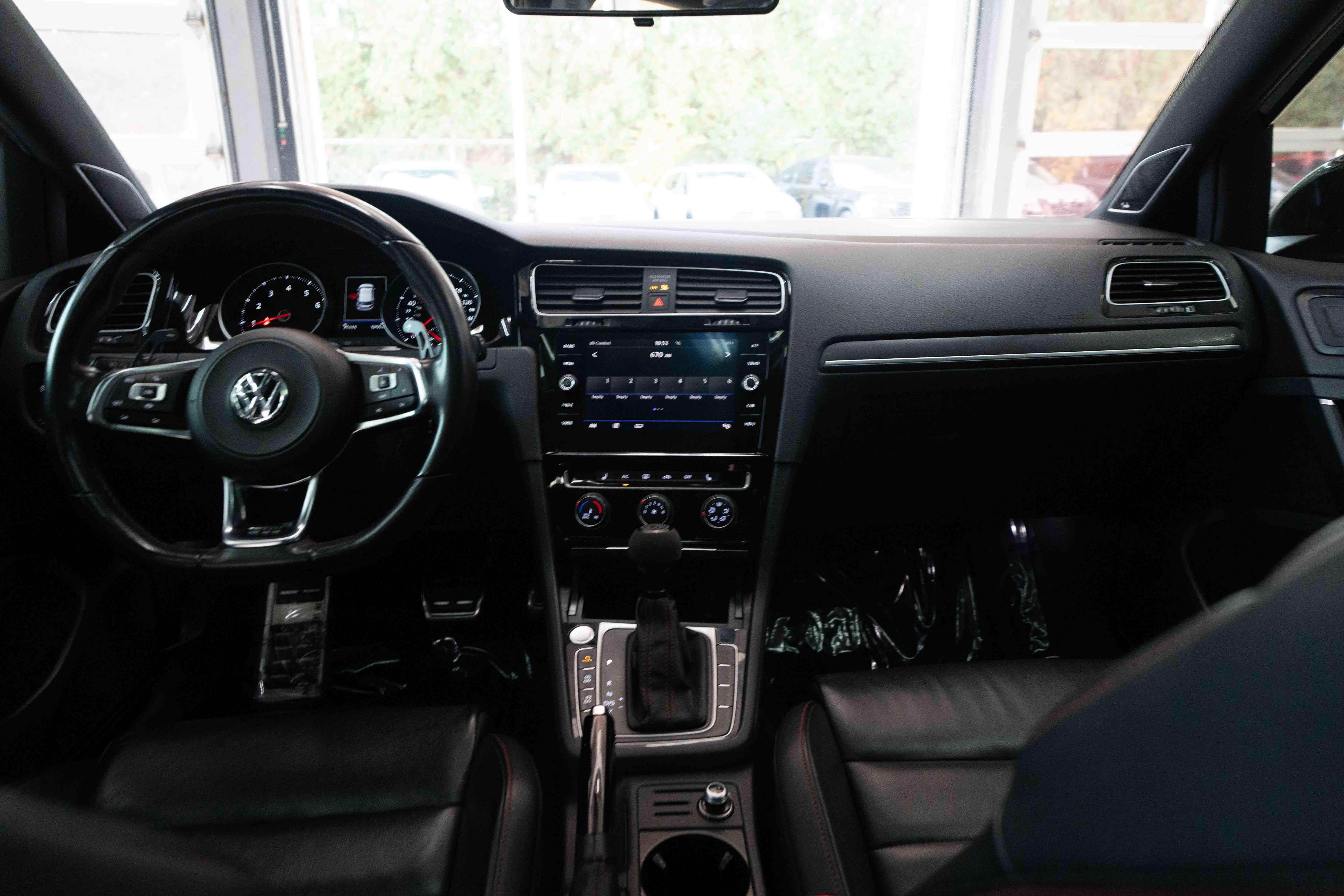 Used 2019 Volkswagen Golf 4-Door FWD image 20