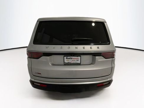 Used 2022 Jeep Wagoneer Series III AWD/4WD image 6