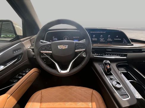 Used 2024 Cadillac Escalade Premium Luxury w/ Performance Package AWD/4WD image 6