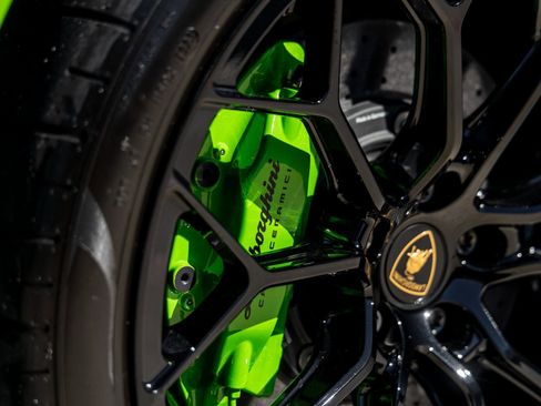 Used 2023 Lamborghini Huracan EVO image 12