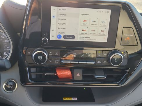 Certified 2023 Toyota Highlander L image 19