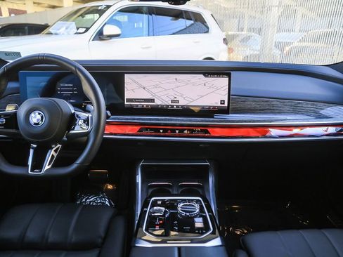 Used 2025 BMW 750e xDrive w/ Premium Package AWD/4WD image 9