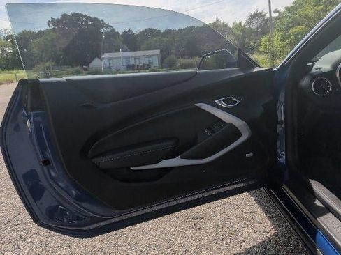 Used 2021 Chevrolet Camaro LT w/ Technology Package RWD image 11