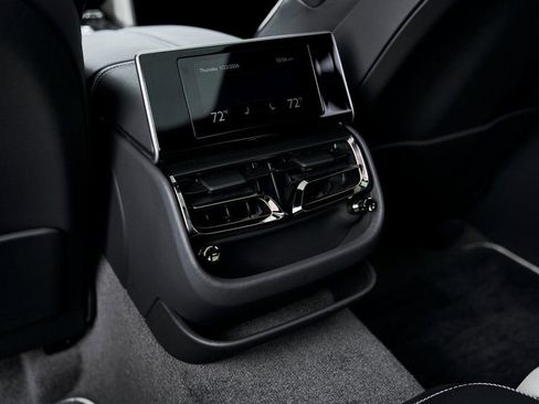 Used 2025 Bentley Flying Spur Plug-In Hybrid image 56