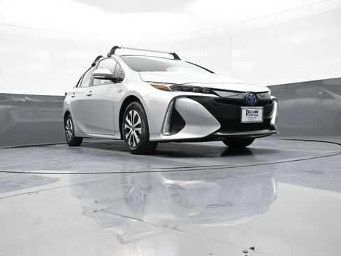 Used 2022 Toyota Prius Prime LE FWD image 28