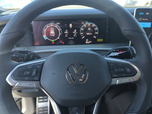 New 2026 Volkswagen Tiguan SE R-Line image 9