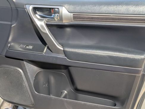 Used 2022 Lexus GX 460 Premium w/ Premium Package image 35