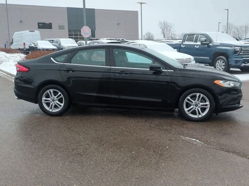 Used 2018 Ford Fusion SE w/ Fusion SE Technology Package image 9