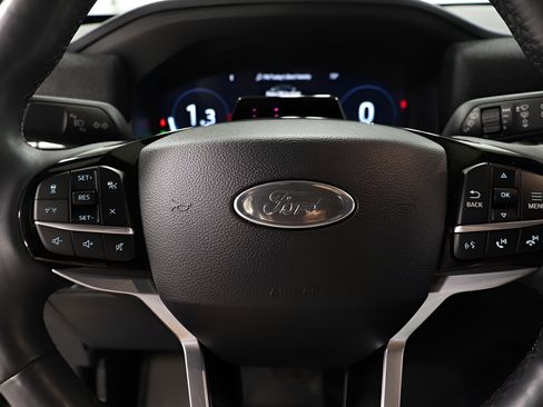 Used 2025 Ford Explorer Platinum AWD/4WD image 14
