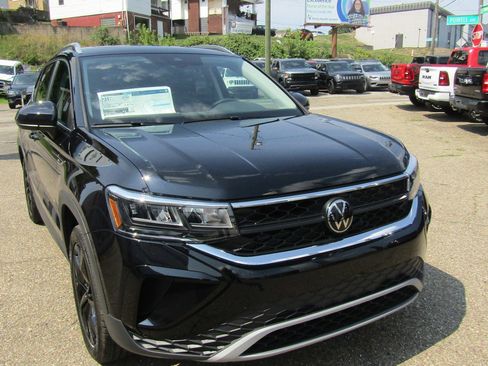 New 2024 Volkswagen Taos SE image 5