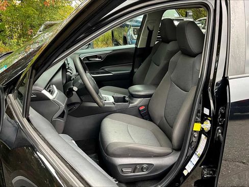 Certified 2022 Toyota RAV4 XLE image 8