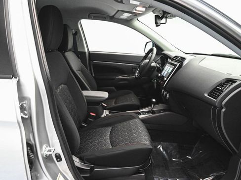 Used 2025 Mitsubishi Outlander Sport LE image 30