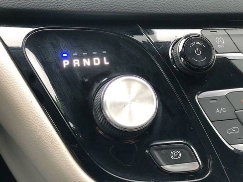 Used 2022 Chrysler Pacifica Touring-L image 25