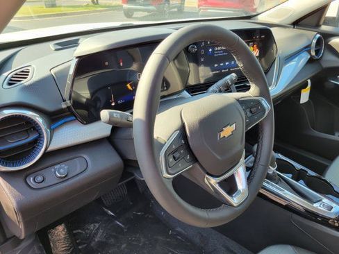 New 2026 Chevrolet Trax LT w/ Sunroof Package FWD image 9
