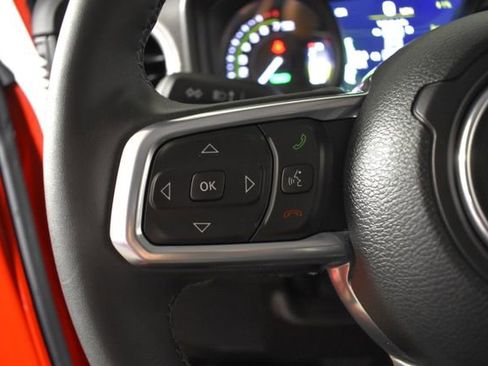 Used 2025 Jeep Wrangler Unlimited Sahara AWD/4WD image 16