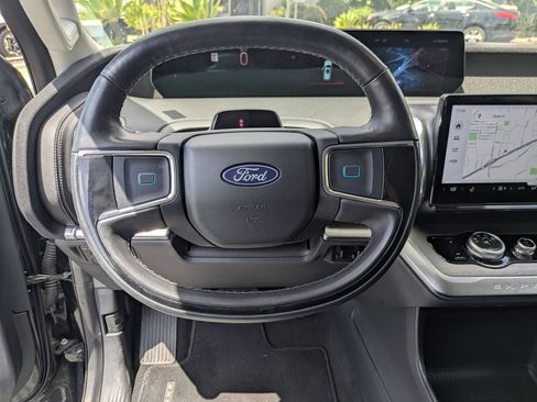 Used 2025 Ford Expedition Platinum AWD/4WD image 18