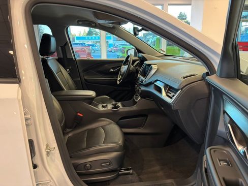 Used 2024 GMC Terrain SLT image 23