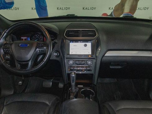 Used 2017 Ford Explorer XLT w/ Equipment Group 202A FWD image 3