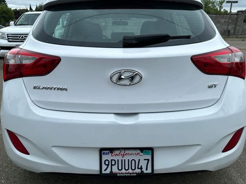 Used 2017 Hyundai Elantra GT FWD image 16