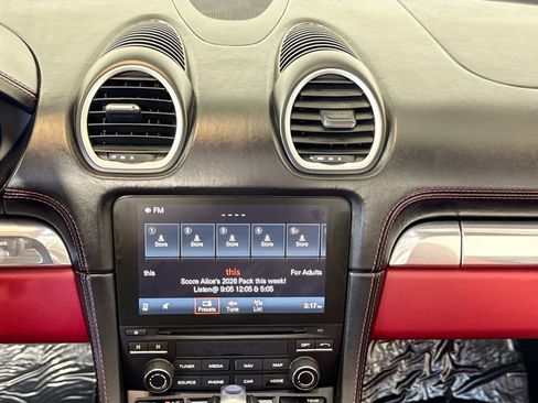 Used 2022 Porsche 718 Boxster S image 16